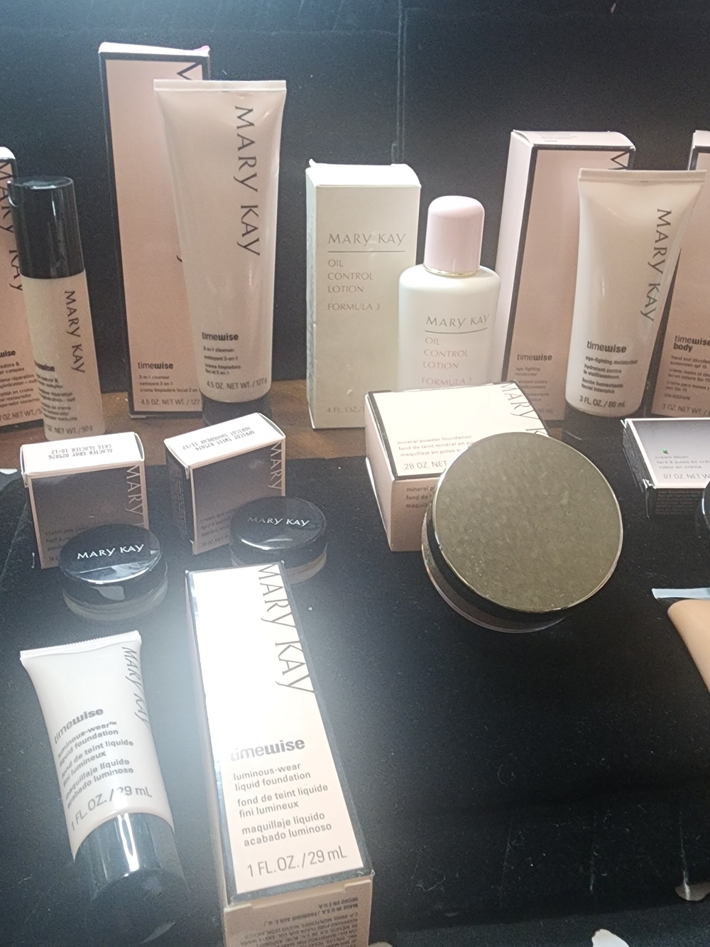 Mary Kay Luminous-Wear Liquid Foundation - Pink Shade